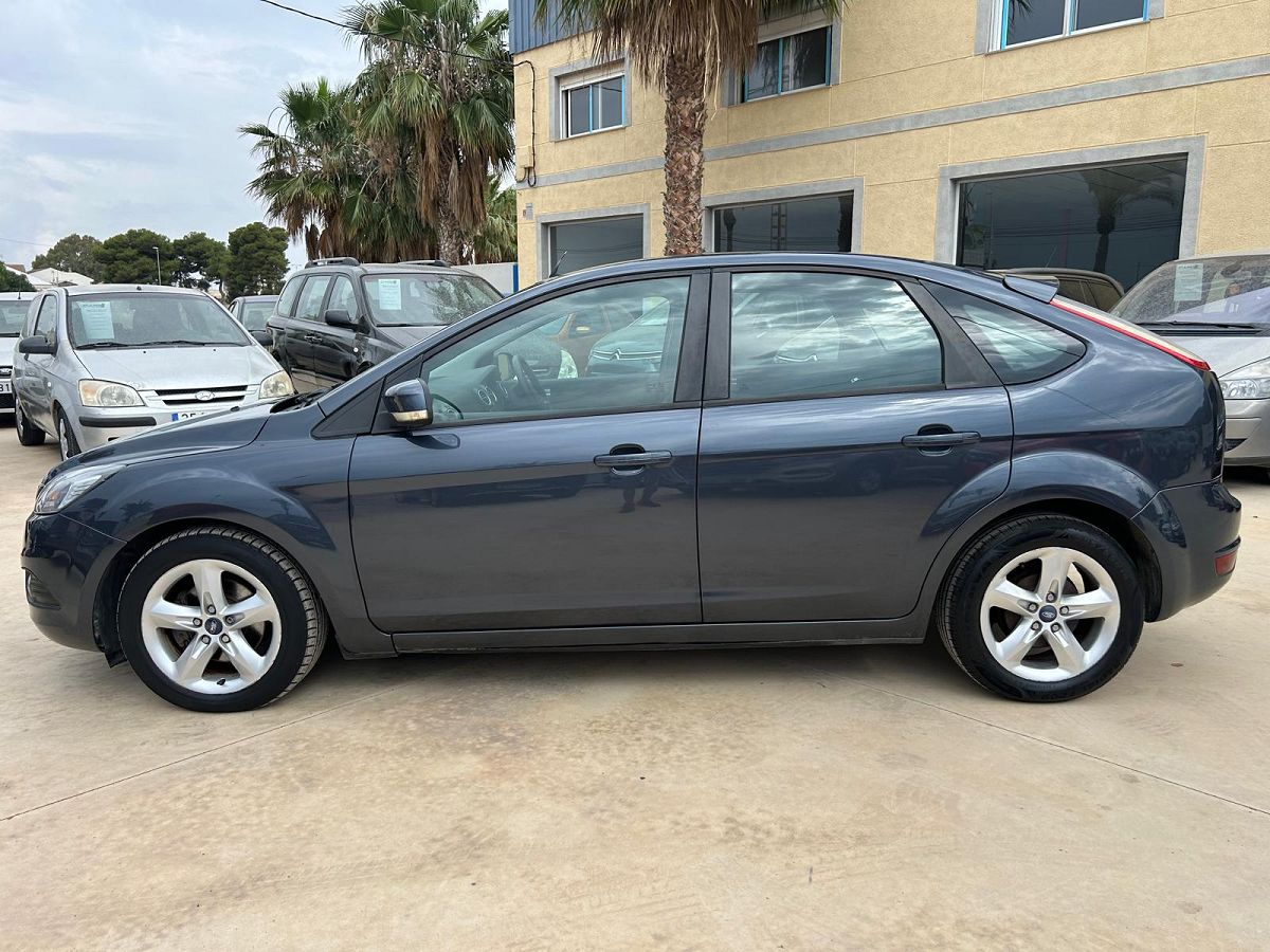 FORD FOCUS TREND 1.6 AUTO PETROL SPANISH RHD IN SPAIN 111000 MILES SUPERB 2008